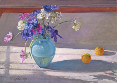 Anémonas y un jarrón de vidrio azul, 1994 de Timothy Easton